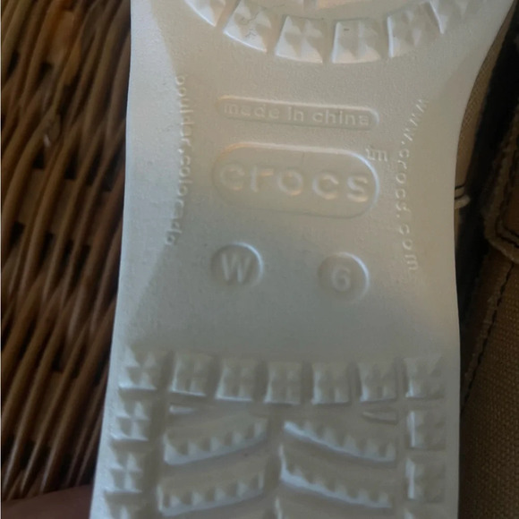 CROCS Disney Mickey Mouse Size 6 Womens Distressed Slip On Tan Canva - Picture 9 of 9